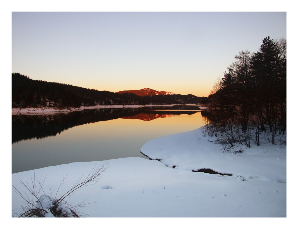 lago ampollino al tramonto