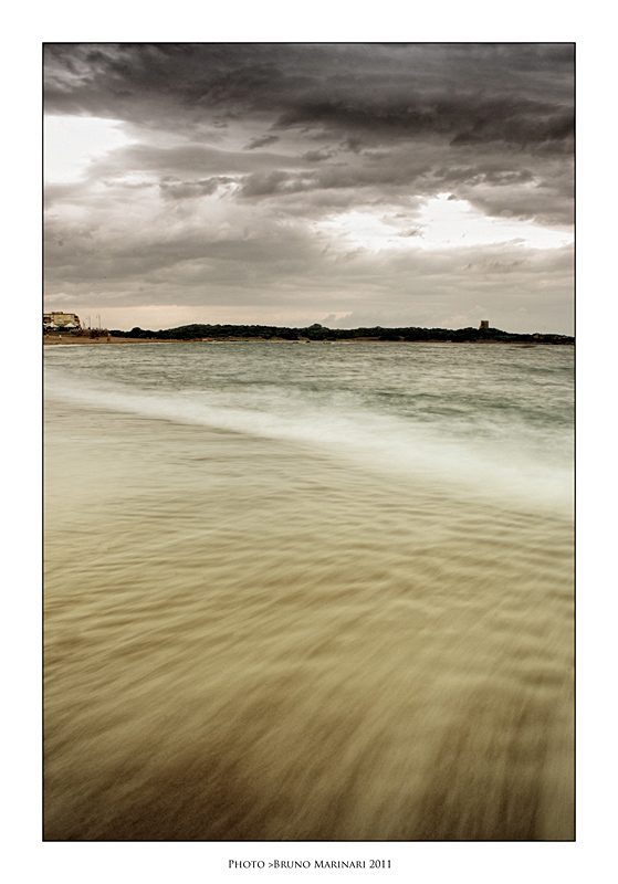 Dalal riva osservo il paesaggio