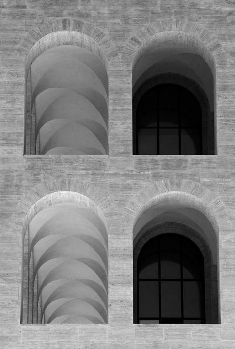 E42 - Palazzo della Civilt� Ialiana (Colosseo quadrato)