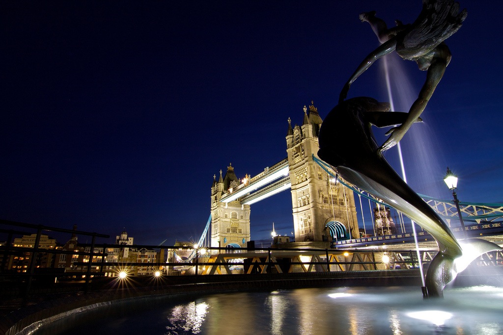 Londra - Tower Bridge e fontana