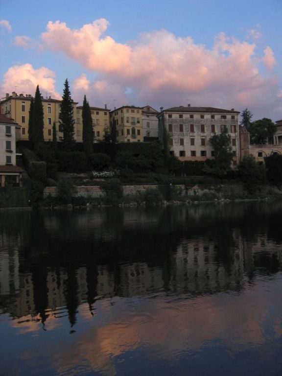 Dal ponte di Bassano, riflessi sul Brenta