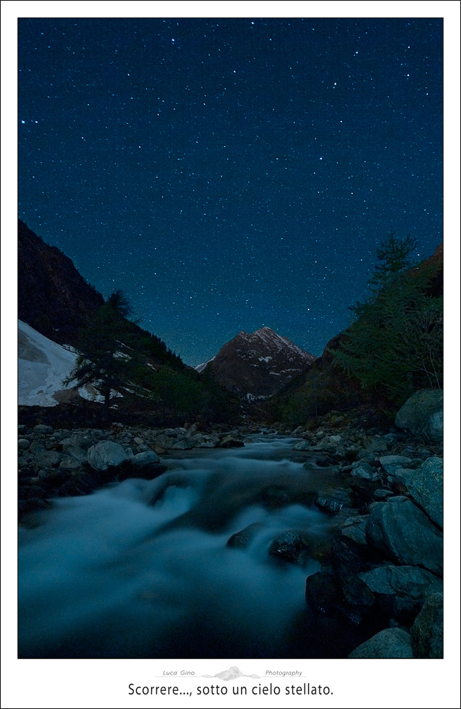 Scorrere..., sotto un cielo stellato.