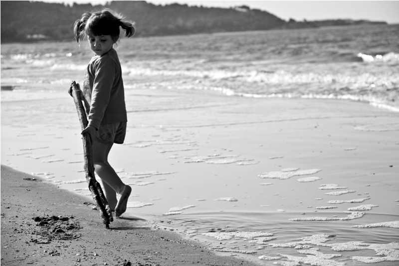 passeggiando in riva al mare