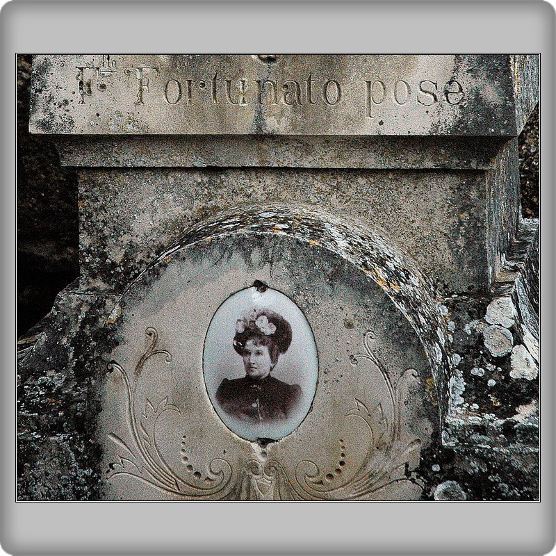 FORTUNATO pose