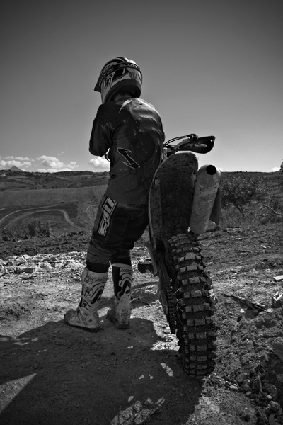 La concentrazione di un motociclista