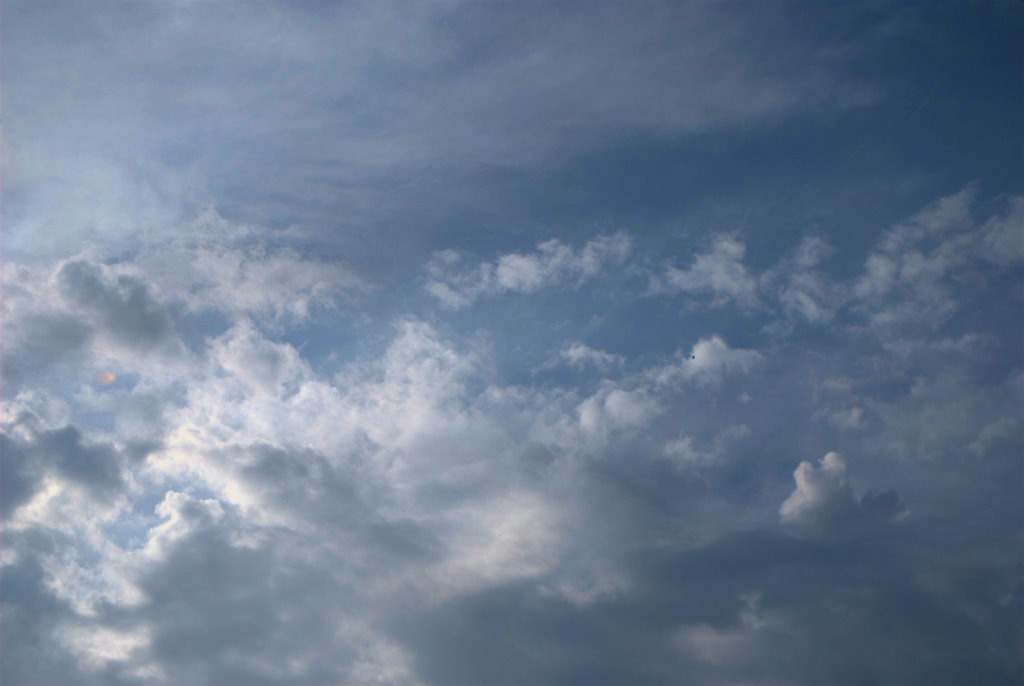 con la testa tra le nuvole