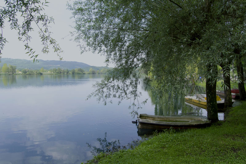 in riva al lago