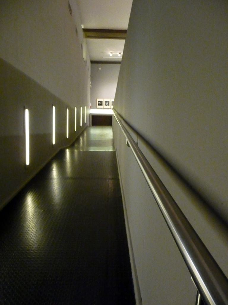 Luci ed ombre in un interno