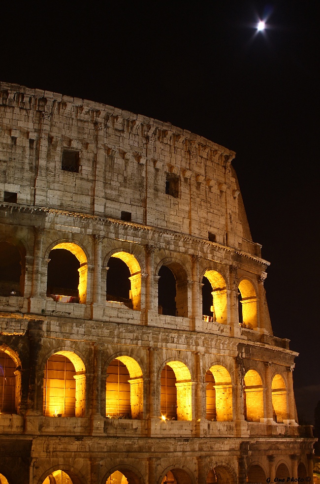 all'ombra del colosseo al chiar di luna