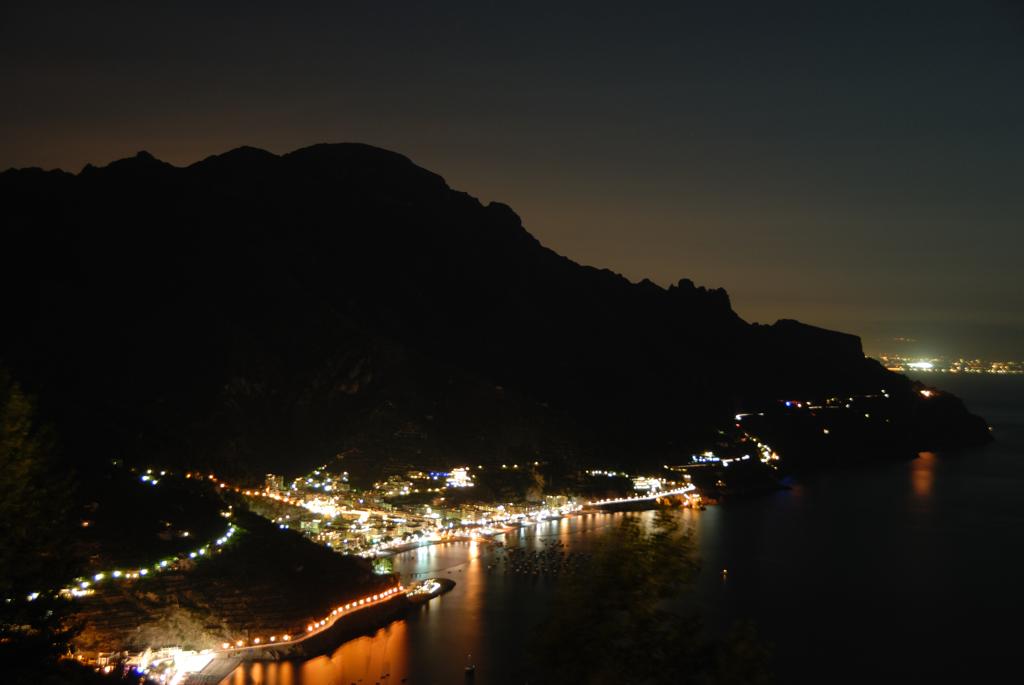 Vista notturna di Maiori (SA)