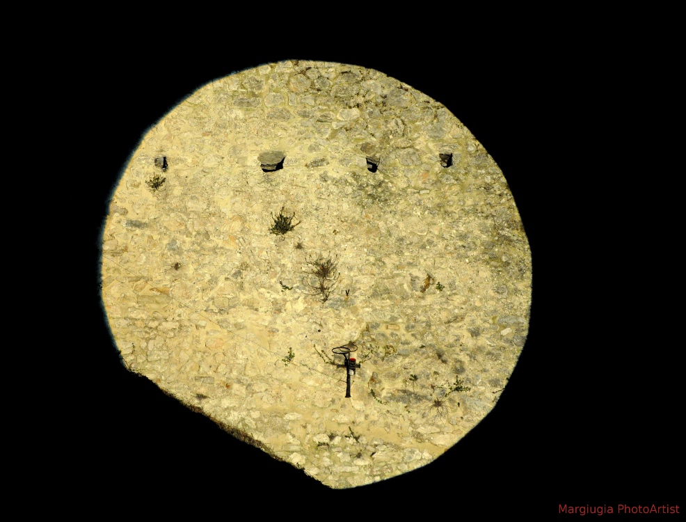 Una strana finta luna...