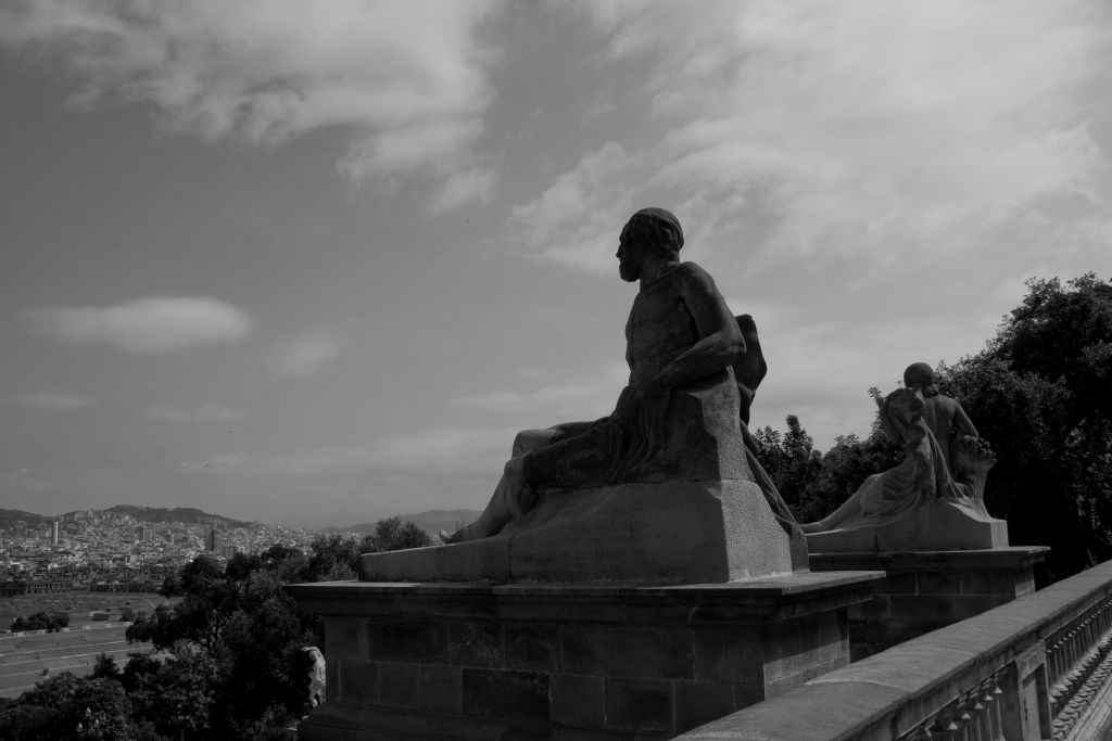 ... e si sedettero immobili...