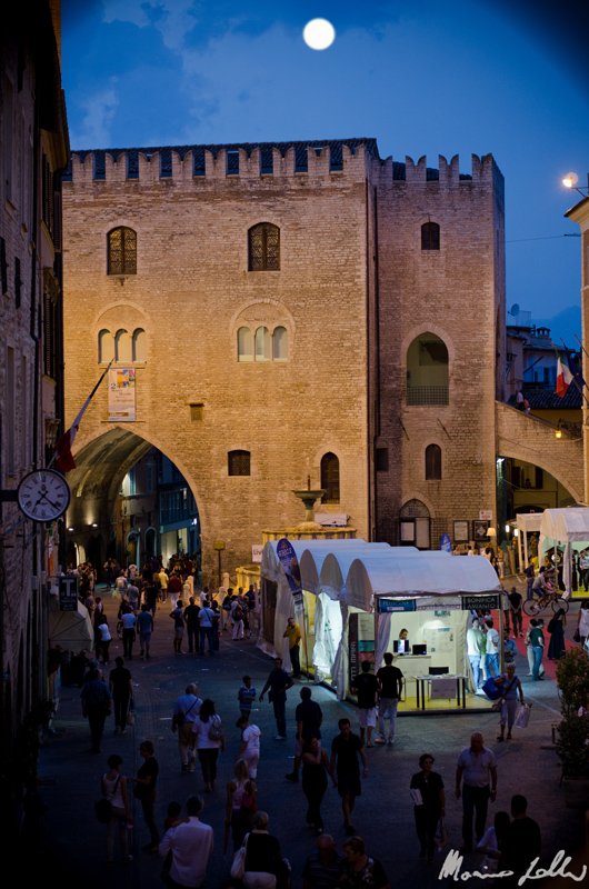 Market under the Moonlight