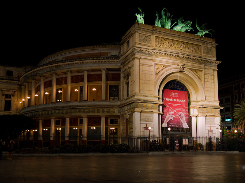 Teatro Politeama - notturno