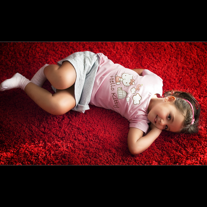 tu c'� l'hai la maglietta di hello kitty??