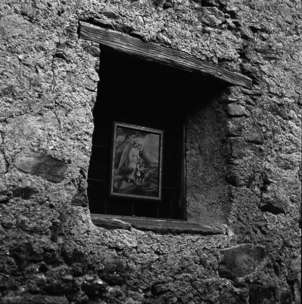 angelo sulla finestra d'occidente