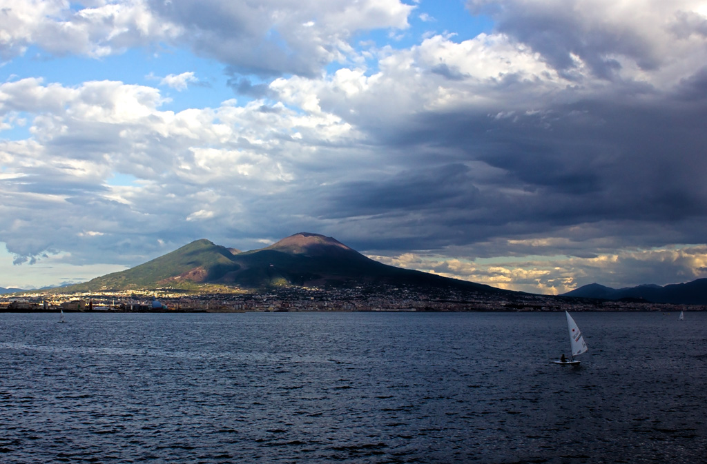 Vesuvio in tuta mimetica