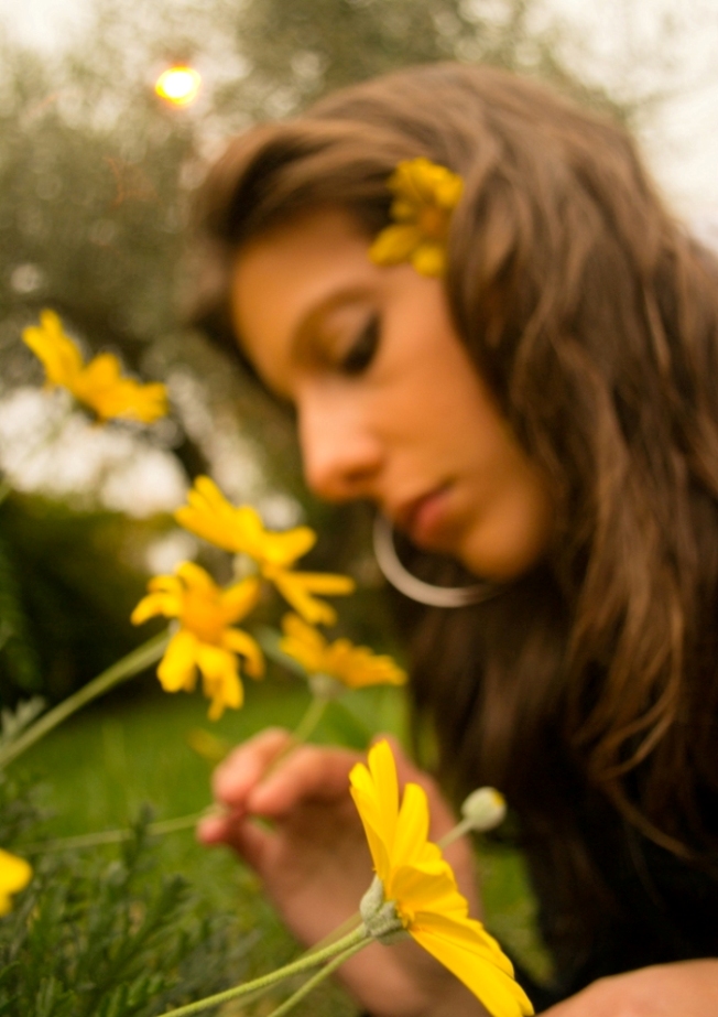 la donna che sussurrava ai fiori