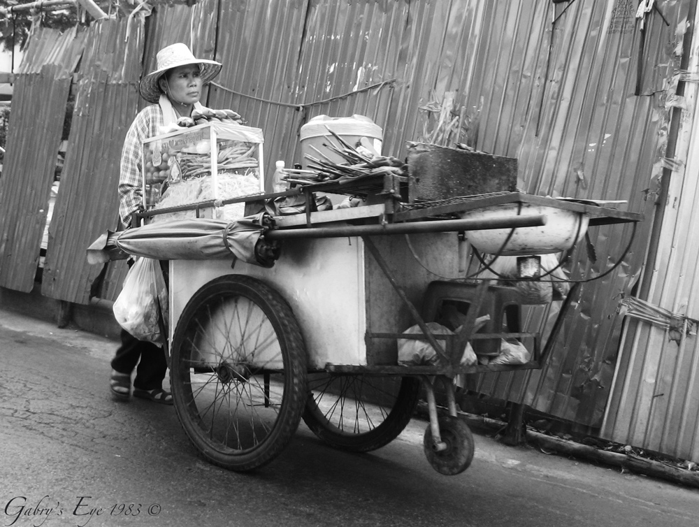 Nuova giornata di lavoro a Bangkok