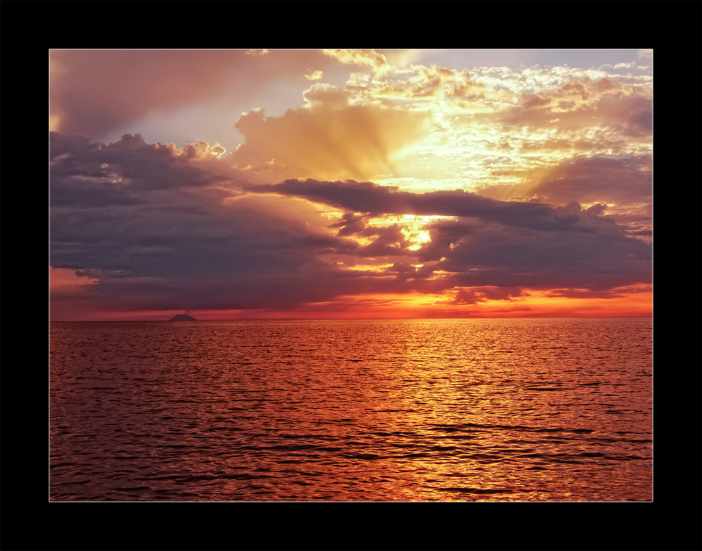 Tramonto con Stromboli