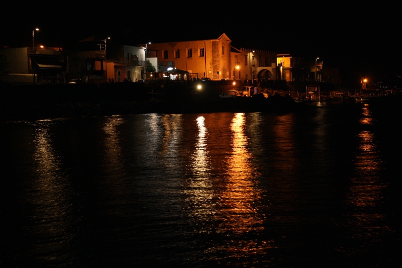 Torre Archirafi di notte