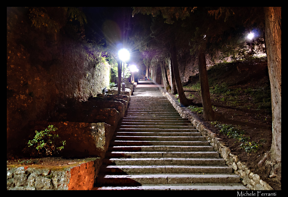 La lunga scalinata...