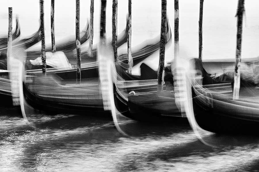 b/w in moto ondoso veneziano