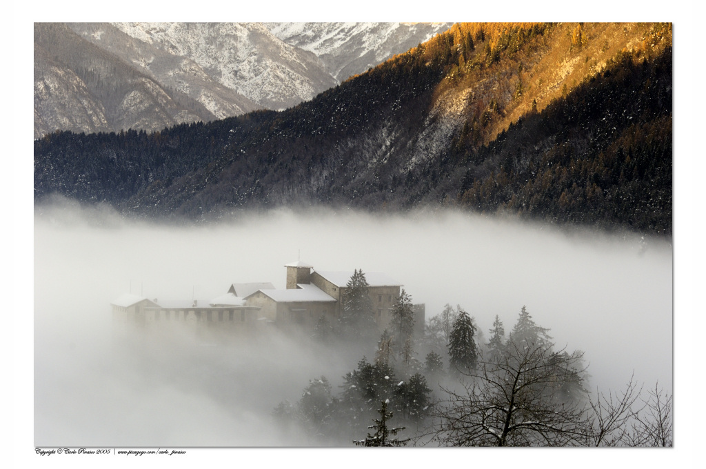 Castello nella nebbia