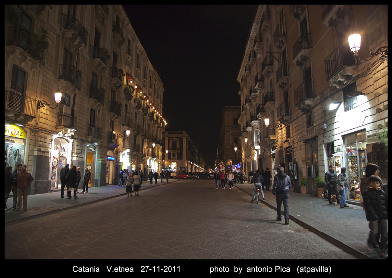 Catania,passeggiando in V.Etnea (2)