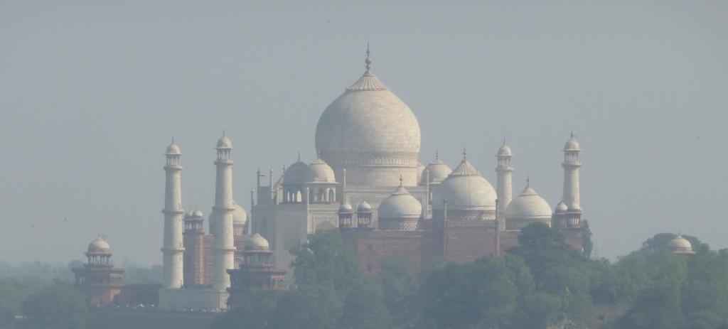 Foschia sul Taj Mahal