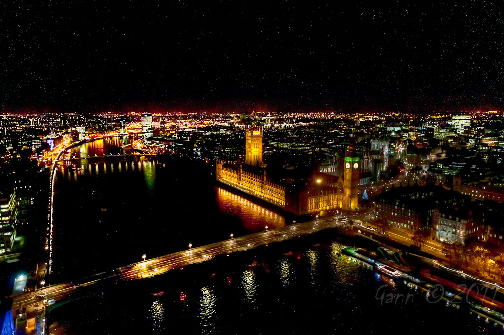 Dall'alto, LONDRA, come fosse tra le stelle...
