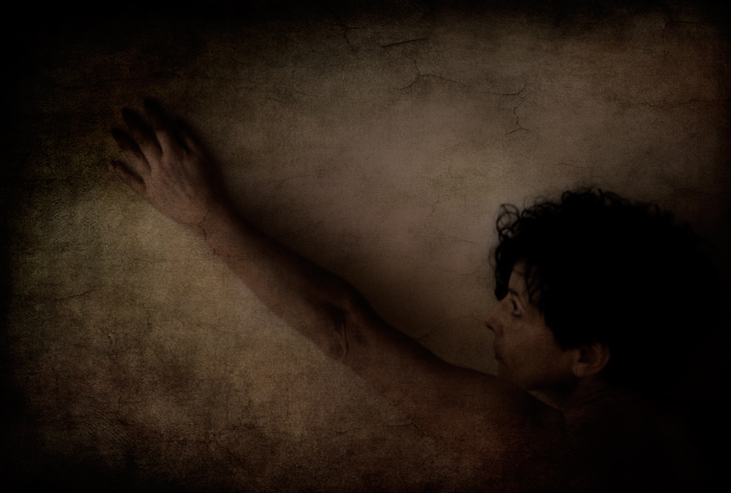 tra una flebile luce,un appiglio