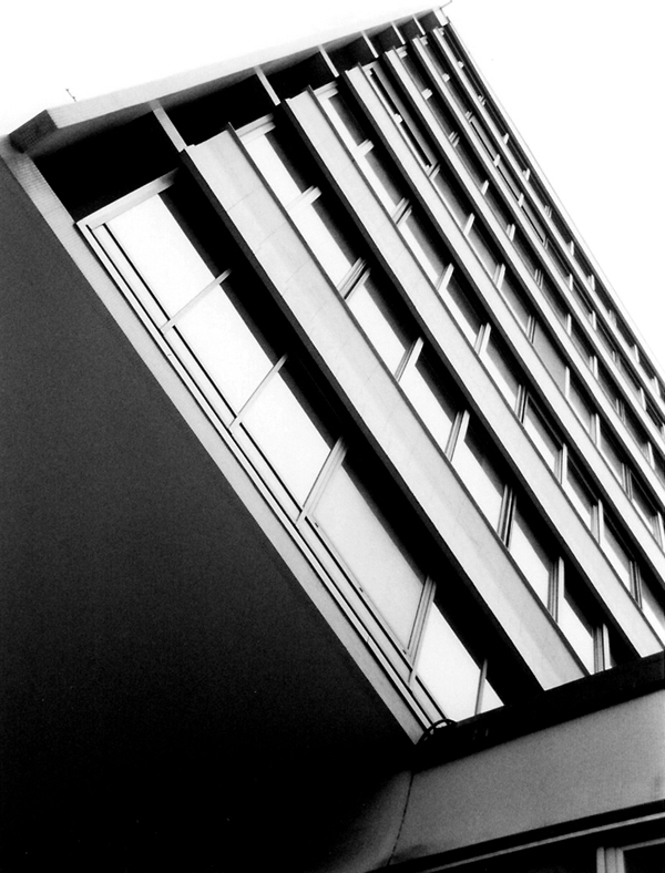 Luigi Moretti, Edificio per abitazioni e uffici, Milano