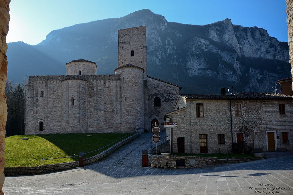 Alle pendici della gola di Frasassi