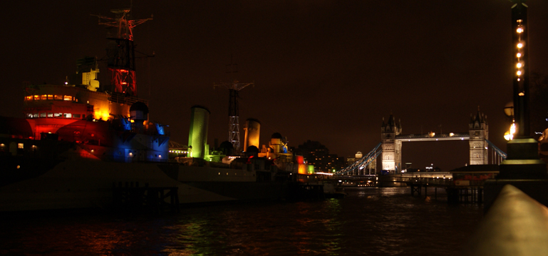 Panorama notturno sul Tamigi