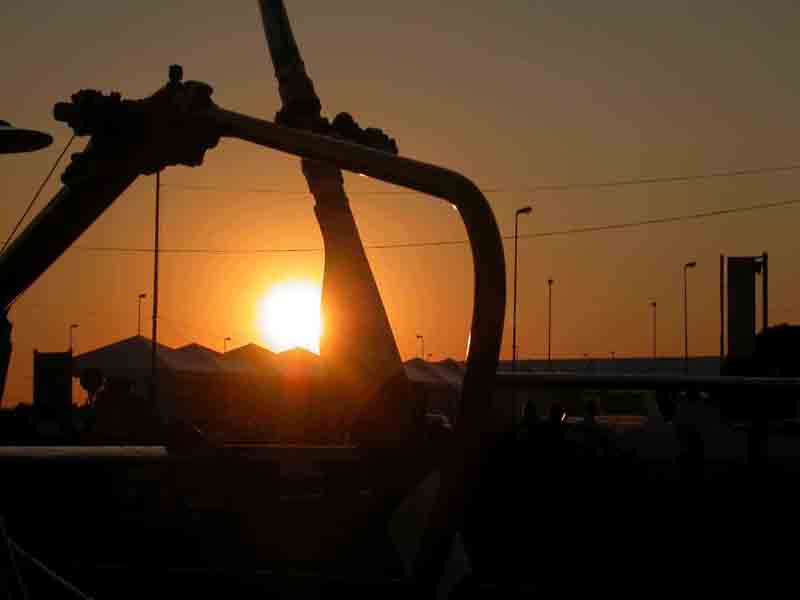 Elicottero in controluce