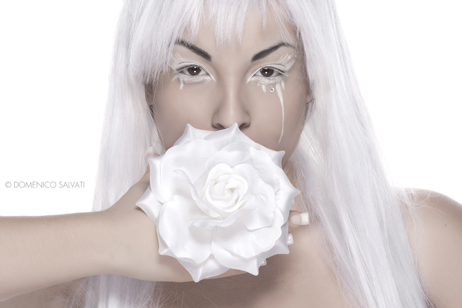 La signora inverno con il suo fiore di ghiaccio...