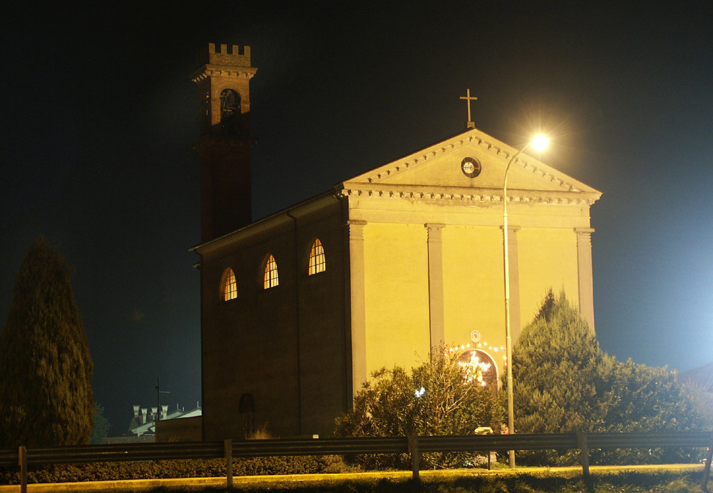 Chiesa di Millepertiche di notte