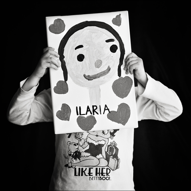 C'� un nonsocch� di pittorico in questo ritratto di Ilaria