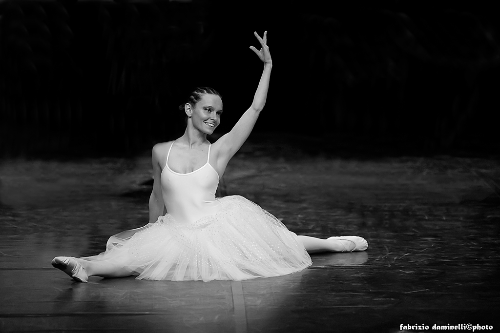 ballerina b/n