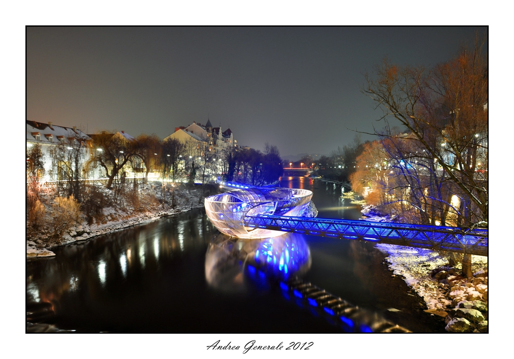 Quell'isola d'acciaio sul Mur