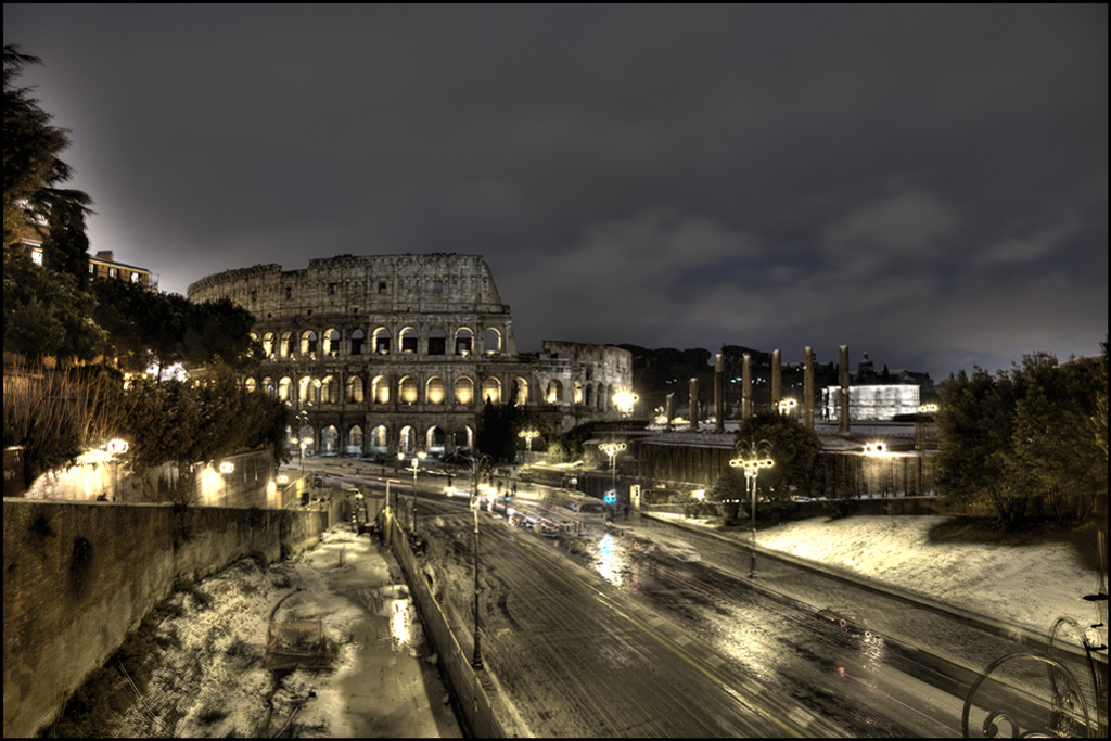 Colosseo sotto la neve