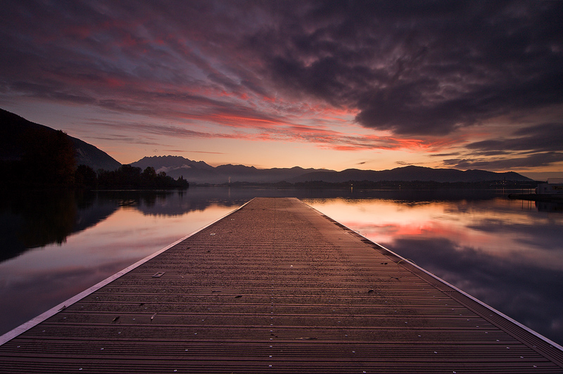 sul pontile all'alba