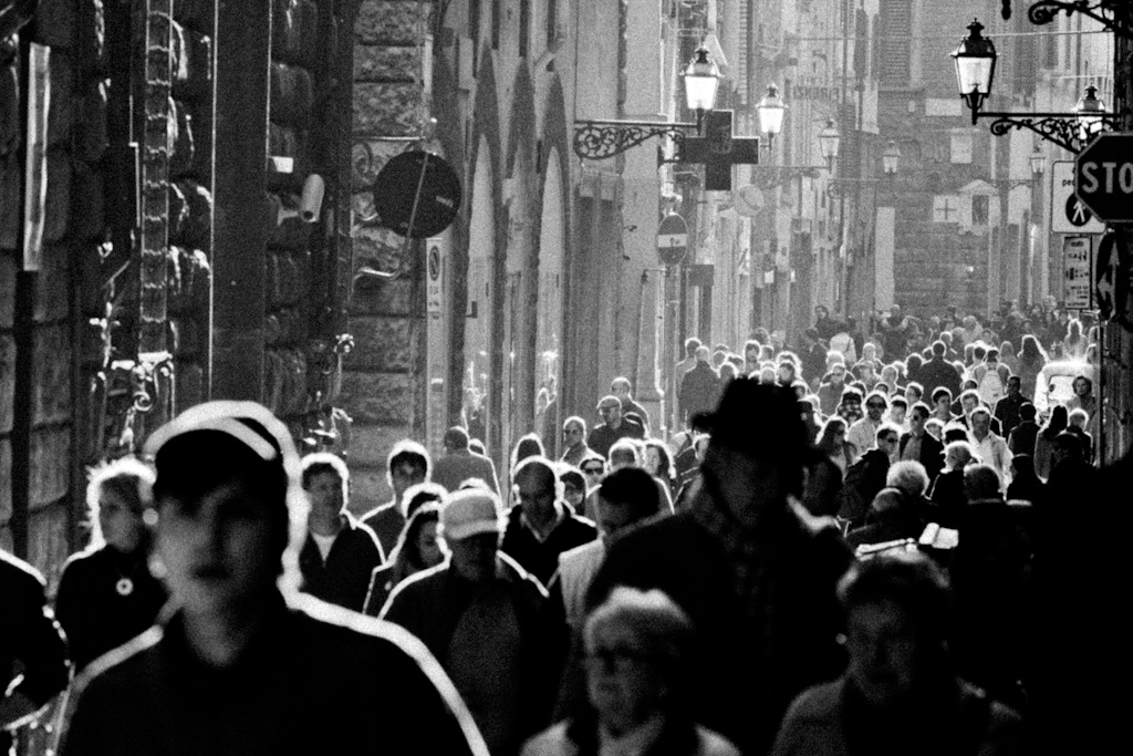 Ognuno in fondo perso per i fatti suoi...