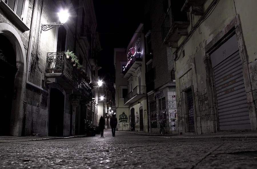 Nel silenzio del vicolo