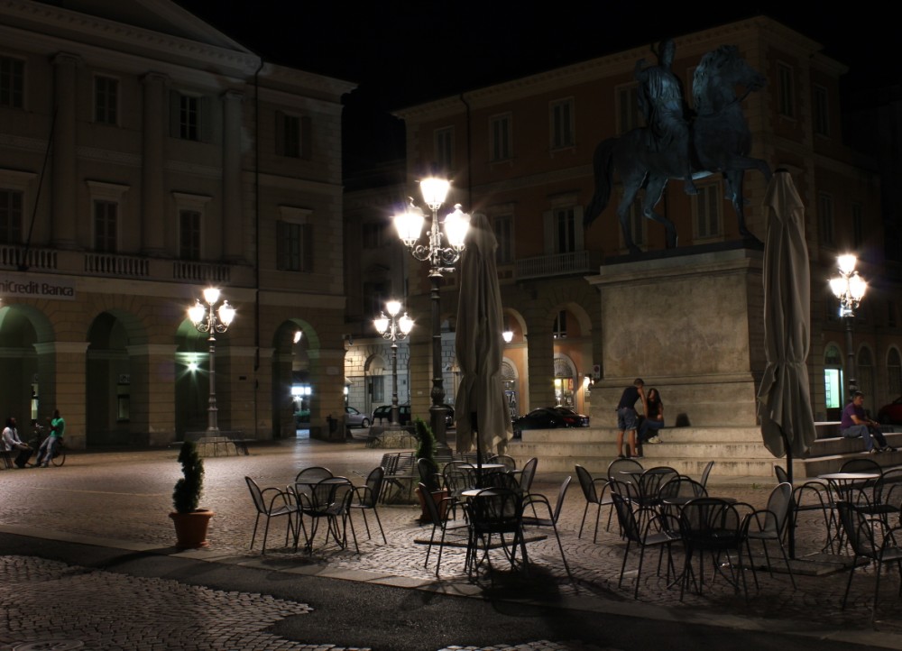 piazza Mazzini by night