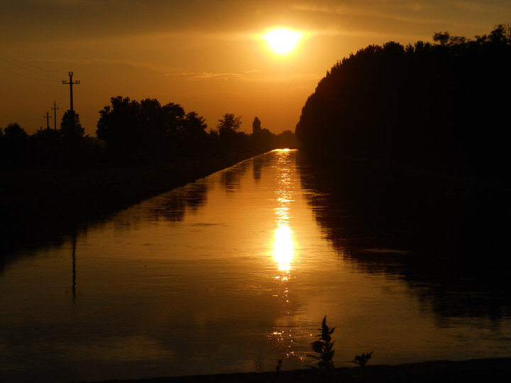 tramonto sul canale