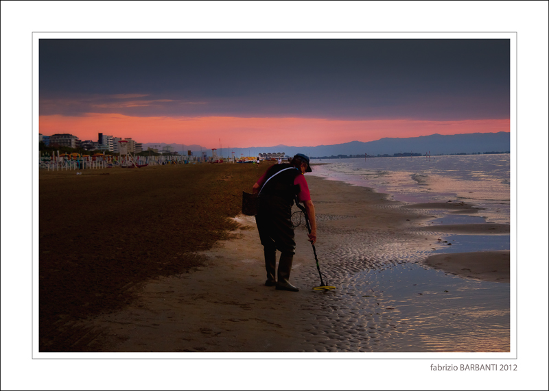 Cercatore d'oro a Lignano Sabbiadoro