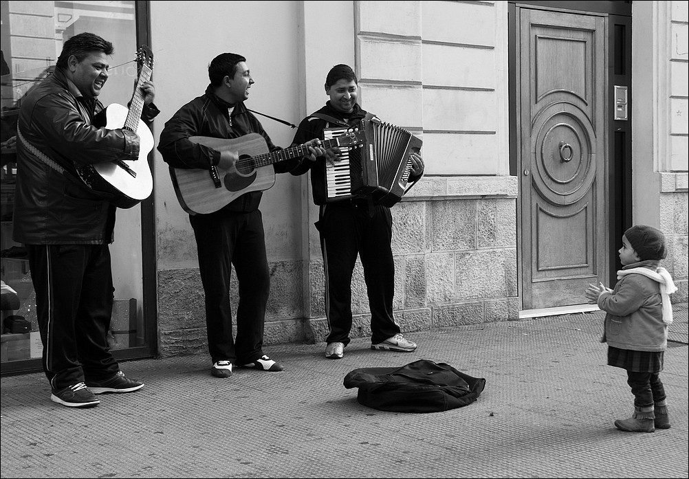 "Rom trio" e piccola fan