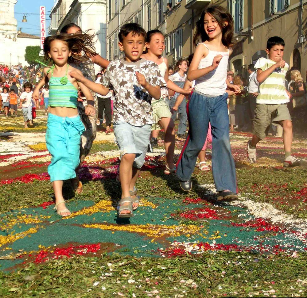 Corsa sull'infiorata